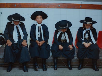 El film es, desde su título, un viaje iniciático y de autodescubrimiento, pero también de retorno a las raíces artísticas del cine argentino