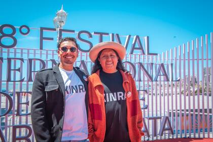 El film Kinra, del director peruano Marco Panatoni (der.), se alzó con el premio mayor en la 38° edición del Festival de Mar del Plata