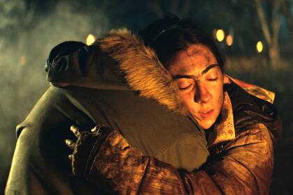 El film se centra en la investigación de un asesinato en el que el principal sospechoso es parte del entorno del policía