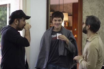 Zabo y Lucas Santa Ana junto al protagonista de Yo, Adolescente, Renato Quattordio