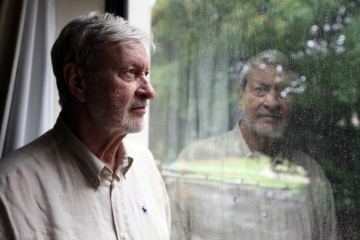 El filósofo italiano explora las consecuencias actuales del “pensamiento débil” en "Alrededores del ser" y reflexiona sobre la pandemia como “un hecho providencial de negatividad”.