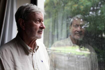 El filósofo italiano explora las consecuencias actuales del “pensamiento débil” en "Alrededores del ser" y reflexiona sobre la pandemia como “un hecho providencial de negatividad”.