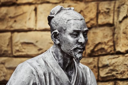 El filósofo sostiene que la sabiduría verdadera nace del equilibrio entre el estudio y el pensamiento profundo