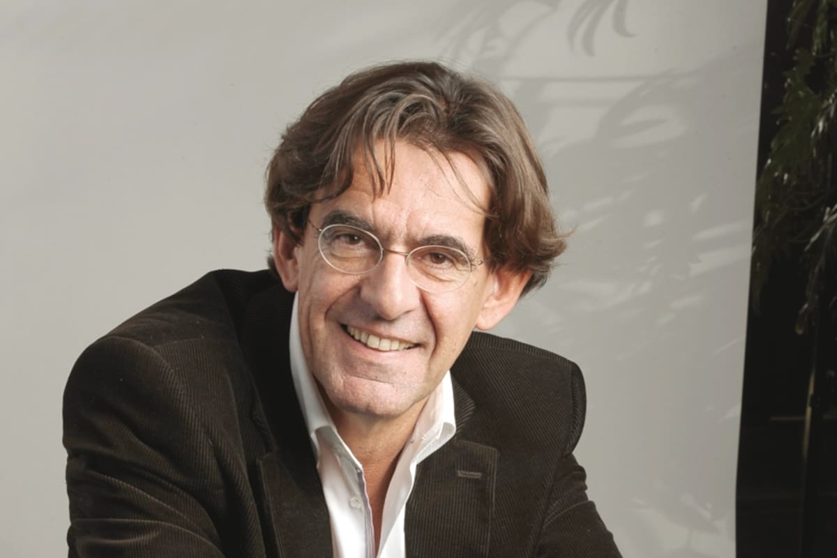 El filósofo, uno de los mayores críticos de los ideales defendidos por los estudiantes del 68, afirma que la revuelta "engendró el hipercapitalismo de este tiempo"