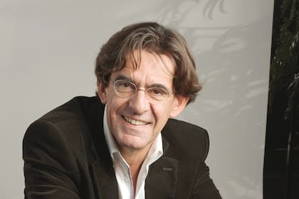 El filósofo, uno de los mayores críticos de los ideales defendidos por los estudiantes del 68, afirma que la revuelta "engendró el hipercapitalismo de este tiempo"