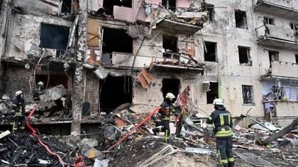 El fin de semana hubo explosiones repetidas, que parecían estar contenidas en su mayoría en las afueras del centro de Kiev