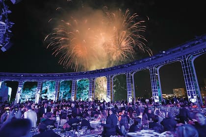 El final de la fiesta fue con fuegos artificiales que iluminaron el cielo del principado.