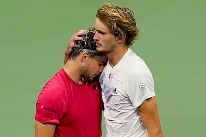 El final: Zverev felicita a Thiem, que parece el derrotado después de vencer a su amigo
