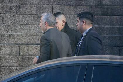 El fiscal Diego Luciani llega a los tribunales de Comodoro Py