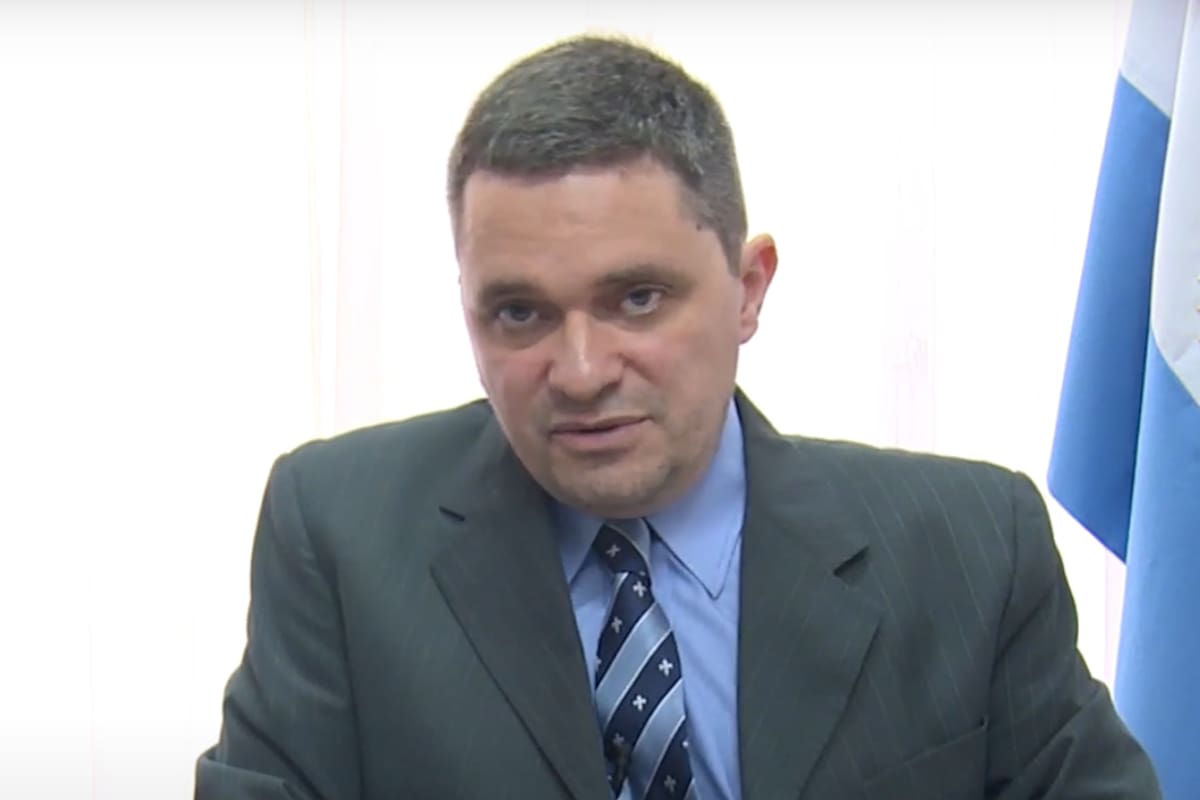 El fiscal Gabriel Da Silva está a cargo de la fiscalía especializada en ilícitos vinculados con armas y analizará si hay motivos para hacer una denuncia penal por la supuesta entrega de armamento a Bolivia