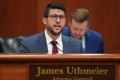El fiscal general de Florida, James Uthmeier, celebró el fallo de una corte que habilita la aplicación de la ley