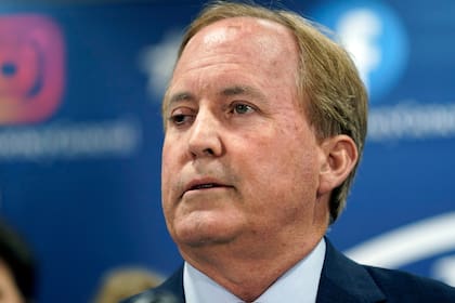 El fiscal general Ken Paxton adelantó la apelación de la decisión y defendió la ley