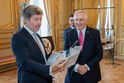 El fiscal general Mahiques, y el embajador de los Estados Unidos, Marc Stanley