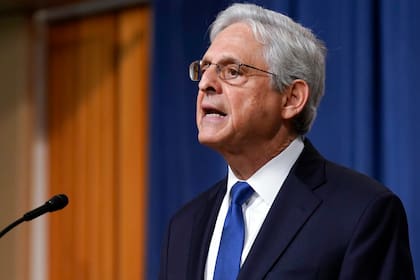 El fiscal general Merrick Garland habla en el Departamento de Justicia de Estados Unidos, el viernes 11 de agosto de 2023, en Washington. (AP Foto/Stephanie Scarbrough)