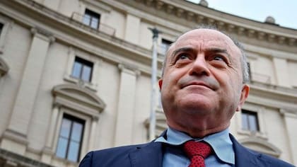 El fiscal Gratteri vive permanentemente custodiado y en su rutina no hay posibilidad de hacer algo sin sus guardaespaldas.