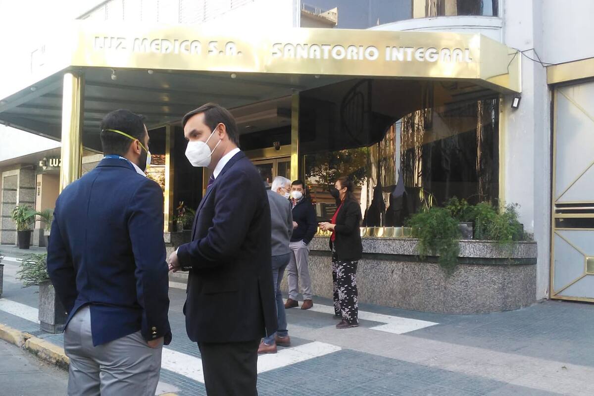 El fiscal Pedro Gallo durante las inspecciones que se realizaron hoy en el Sanatorio Luz Médica