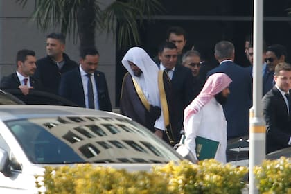 El fiscal saudita, Saud al-Mojeb, abandona hoy el Palacio de Justicia en Estambul