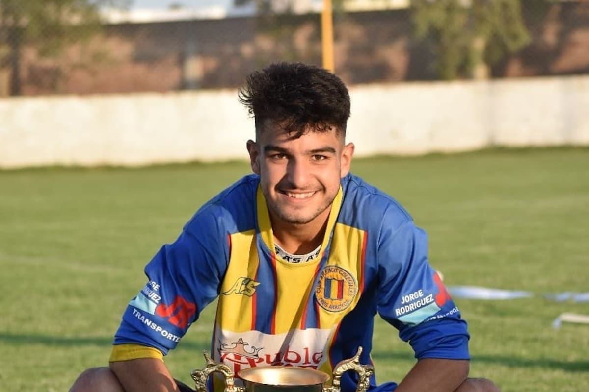 El Flaco López en Colegiales de Tres Arroyos, donde hizo su debut profesional