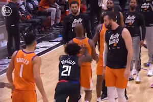 El flagrante empujón de Beverley a Paul en el último cuarto, cuando el partido ya estaba definido en favor de los Suns
