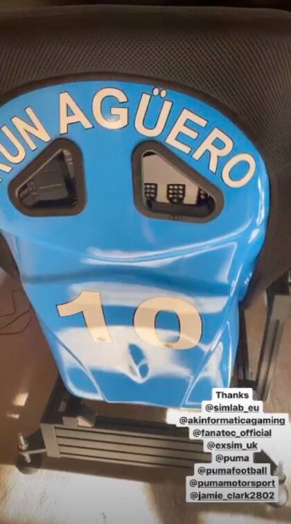 El flamante estampado en la silla gamer del Kun Agüero, con los colores del city y el número 10 detrás