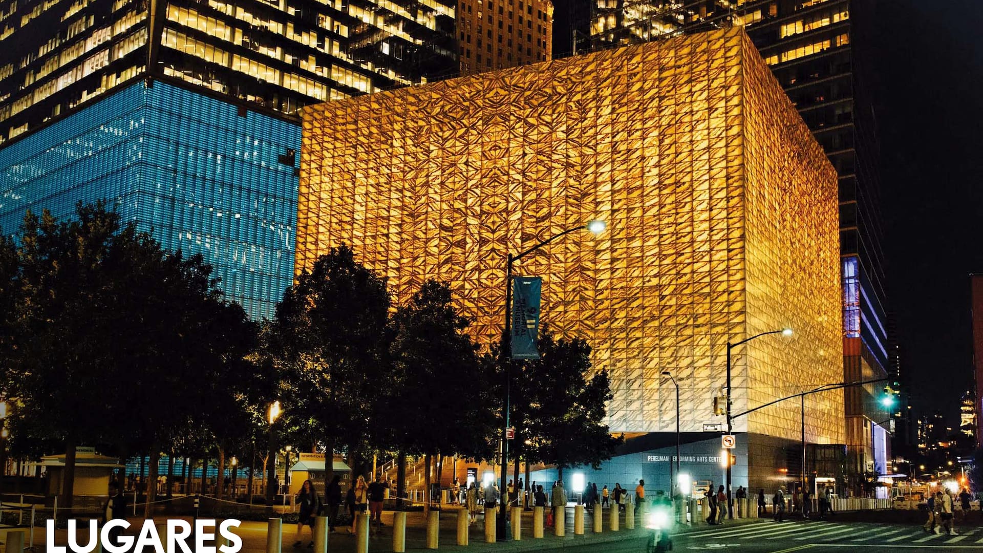 El flamante Perelman Performing Arts Center, de noche.