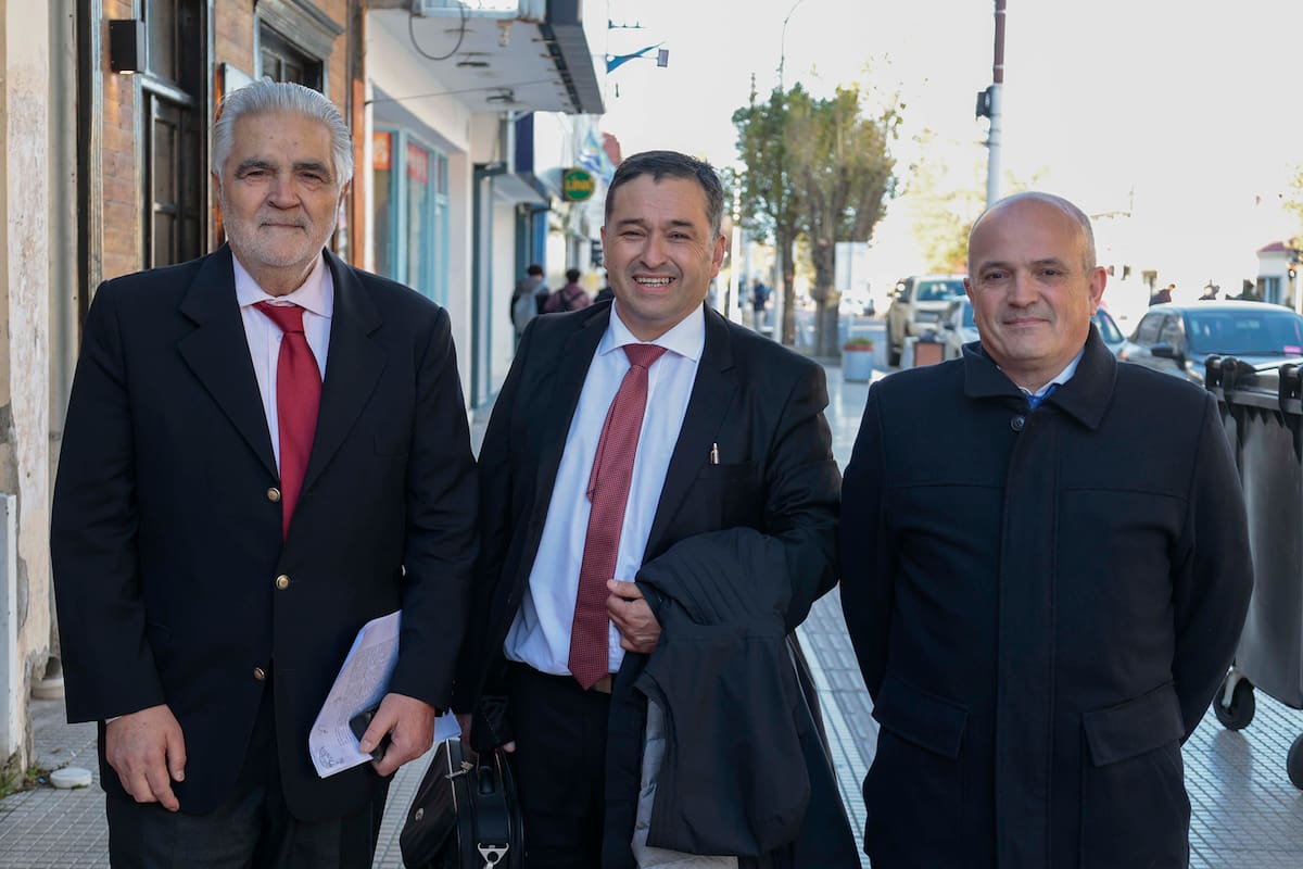 El flamante presidente del Tribunal Superior de Justicia, Gabriel Nolasco Contreras (al medio) junto a los vocales Sergio Acevedo (a la izq.) y José Antonio Gonzáles Nora