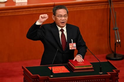 El flamante primer ministro Li Qiang jura su cargo en la Asamblea Nacional