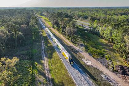 El flamante tren que conecta Miami con Orlando en apenas tres horas y media