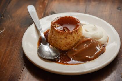 El flan casero con dulce de leche, otro de los hits de Silvano.