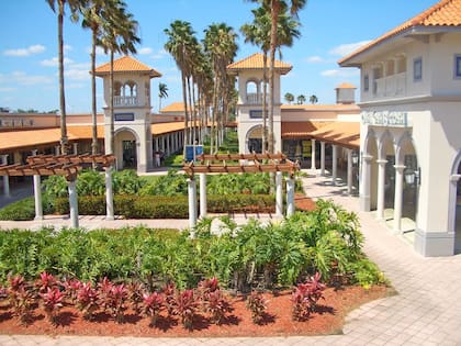 El Florida Keys Outlet Marketplace tiene tiendas que ofrecen hasta un 70% de descuento en sus productos