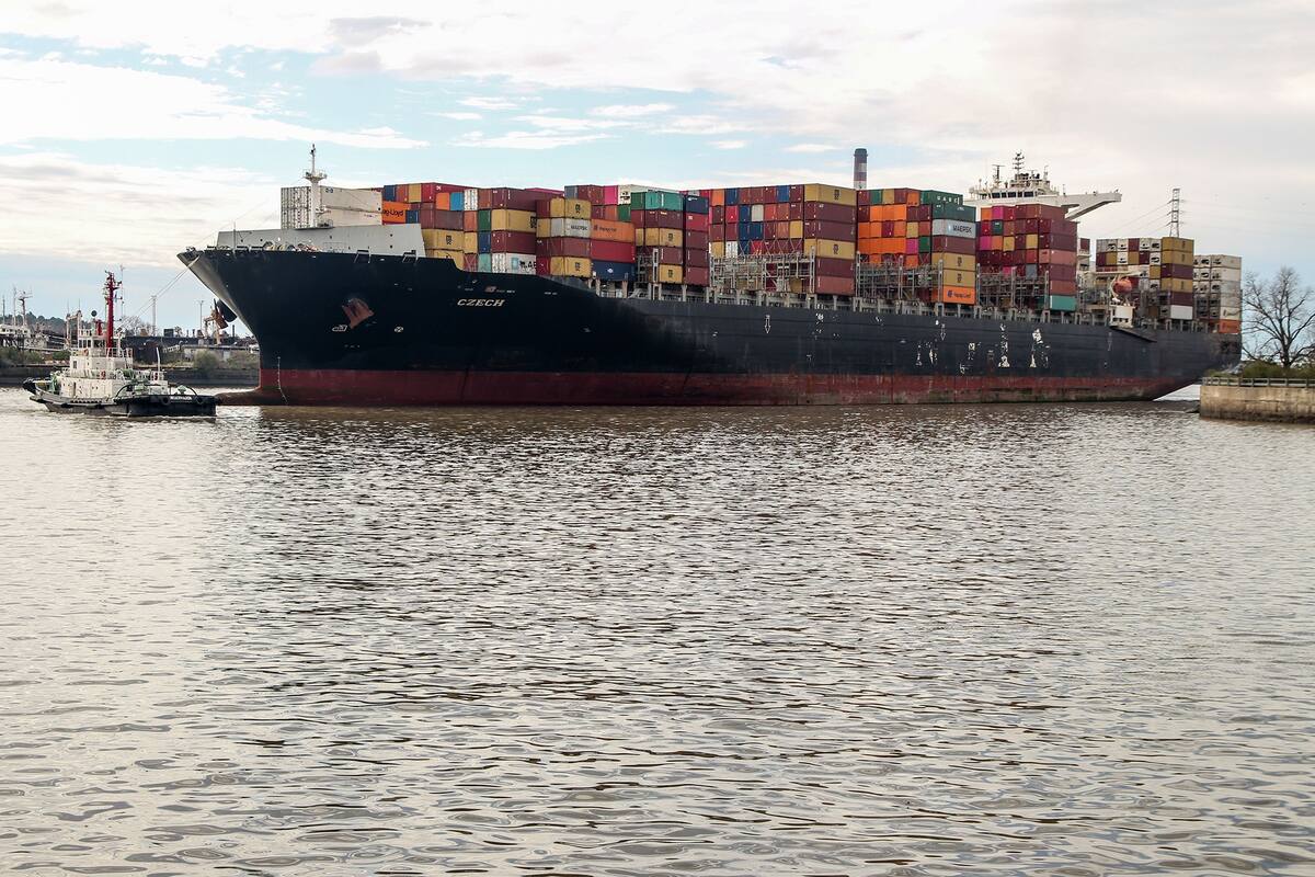 El flujo del comercio exterior disminuyó en todos los rubros menos en los productos primarios, donde registró un aumento