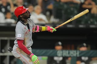 Rojos vencen 5-4 a Medias Blancas en 10 entradas en noche especial para el fanático