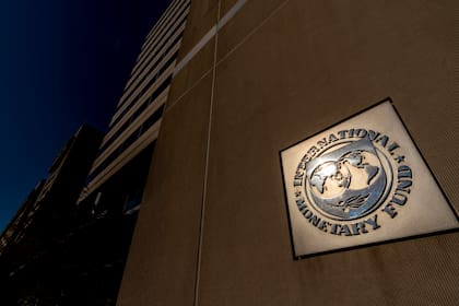 El FMI negocia con el gobierno de Javier Milei.
