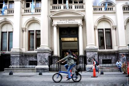 El FMI va reemplazando a los inversores; la tenencia bruta del BCRA precipitó su baja ayer por pagos al Club de París