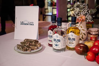 El foco de la feria está puesto en apoyar a quienes producen de manera artesanal y generar impacto directo en sus economías, acercando al público historias de origen y trazabilidad