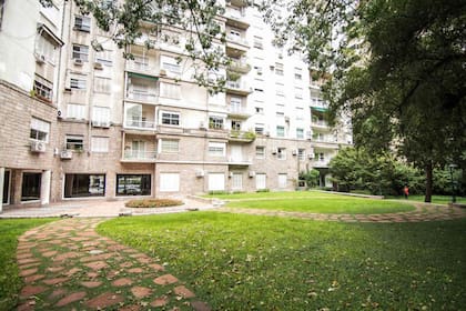 El fondo del jardín del Palacio de los Gansos mira hacia la manzana donde están construidos los otros dos palacios de las cuadras