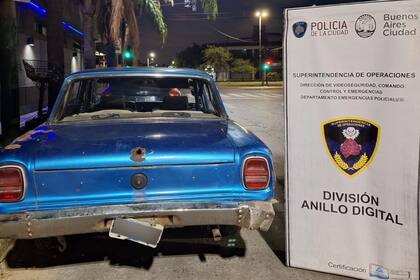 El Ford Falcon azul utilizado por el delincuente de 24 años