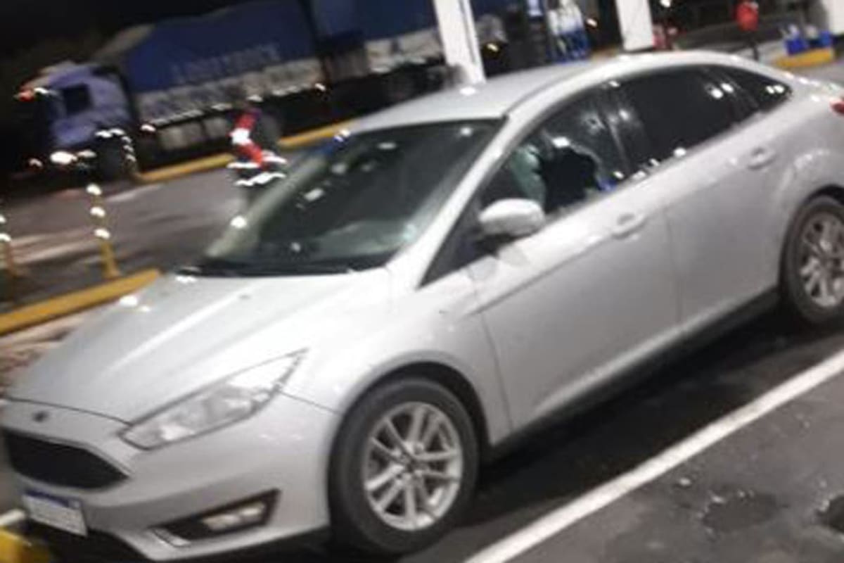 El Ford Focus en el que fue baleado el comisario de la Policía Federal Mariano Valdés