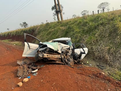 El Ford Focus quedó destruido tras el choque