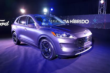 El Ford Kuga Hybrid, durante la presentación