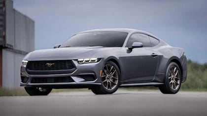 El Ford Mustang 2024 no cumple con las normas federales de seguridad vinculadas al ‘Control y Pantallas’ y la ‘Secuencia de palanca de cambio de transmisión, interbloqueo de arranque y efecto de frenado de transmisión’ (Imagen de Pinterest)