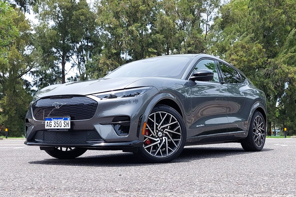 El Ford Mustang Mach-E fue elegido como mejor auto/SUV regional de 2023