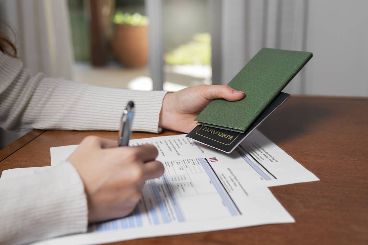 El formulario G-325R se utiliza para proporcionar información biográfica para el registro de extranjeros