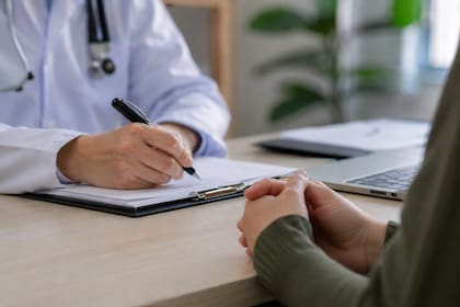 El Formulario I-693 permite demostrar que el solicitante cumple con los requisitos médicos de admisibilidad
