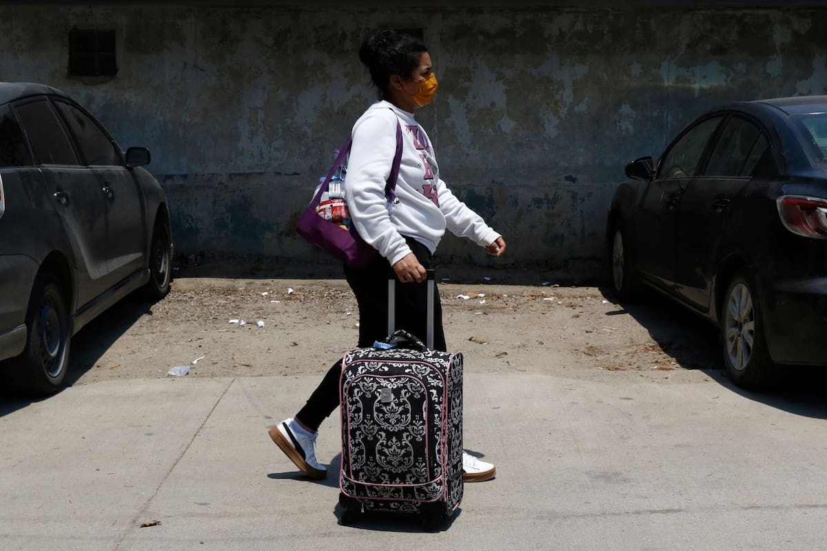 El Formulario I-864 advierte que el patrocinador se compromete a reembolsar los recursos utilizados por el migrante hasta que este se haga ciudadano estadounidense o acumule más de 40 trimestres de trabajo