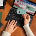 El Uscis amplía su poder de decisión sobre la green card: qué pasa con los beneficios de hijos y cónyuges