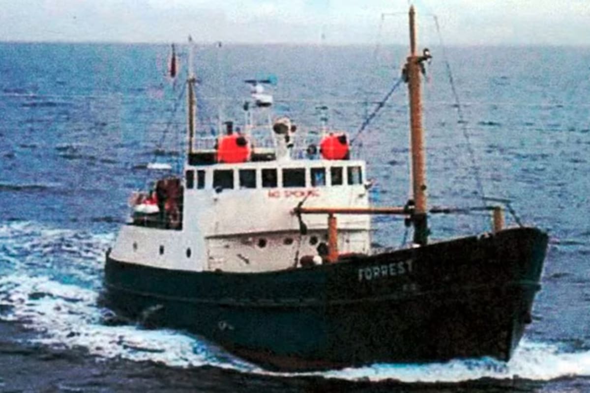 El Forrest, uno de los tres buques que operaban en las Islas Malvinas que la Armada Argentina usó durante la guerra