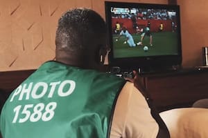 Es el fotógrafo oficial de Senegal, le negaron la entrada a Canadá e igual se las ingenió para cumplir con su trabajo