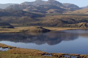 El fotógrafo ecuatoriano Jorge Juan Anhalzer y su equipo están en plena investigación en Llanganates, en búsqueda legendario oro