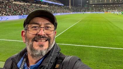 El fotógrafo fue identificado como Alex Rubio